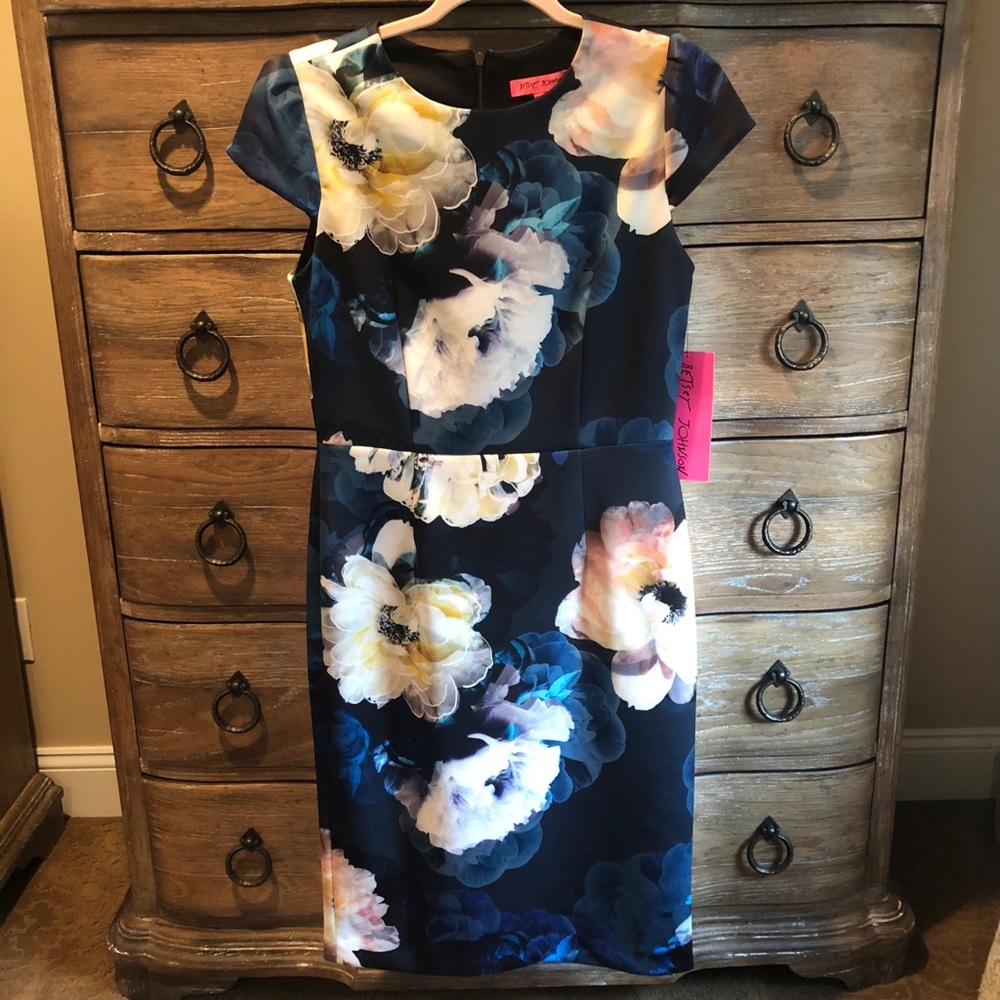 Beautiful Betsey Johnson Sheath Dress 💙💙💙